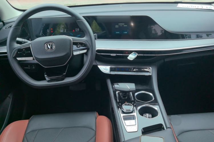 Used CHANGAN Eado 2023 Changan Edition PLUS Blue Whale NE 1.4T GDI DCT Prestige Version Center Console