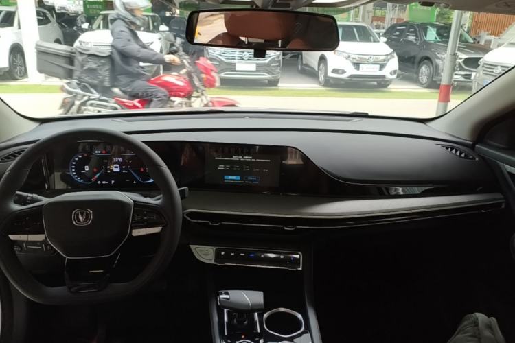 Used CHANGAN Eado 2023 Changan Edition PLUS Blue Whale NE 1.4T GDI DCT Prestige Version Center Console