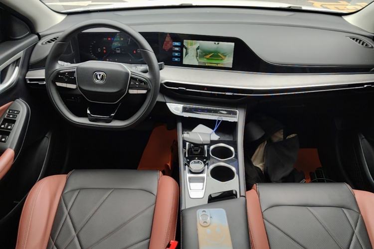 Used CHANGAN Eado 2023 Changan Edition PLUS Blue Whale NE 1.4T GDI DCT Prestige Version Center Console