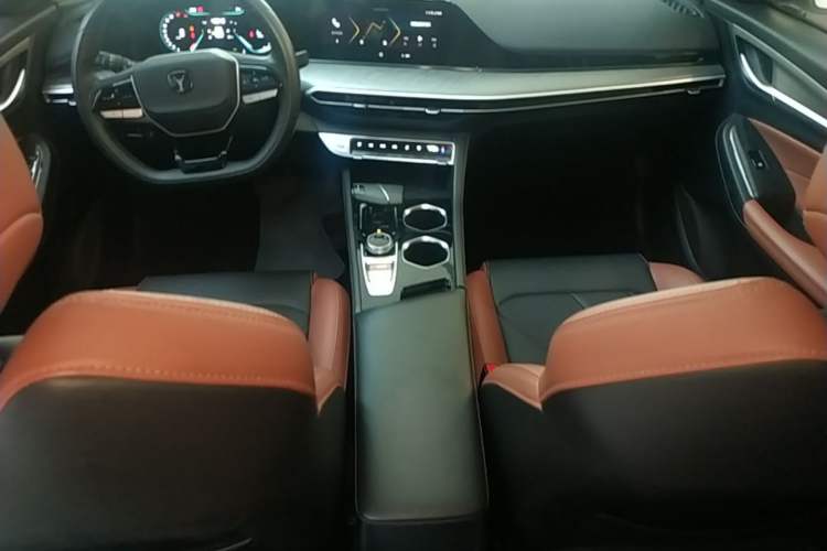 Used CHANGAN Eado 2023 Changan Edition PLUS Blue Whale NE 1.4T GDI DCT Prestige Version Center Console