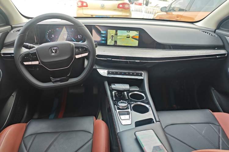 Used CHANGAN Eado 2023 Changan Edition PLUS Blue Whale NE 1.4T GDI DCT Prestige Version Center Console