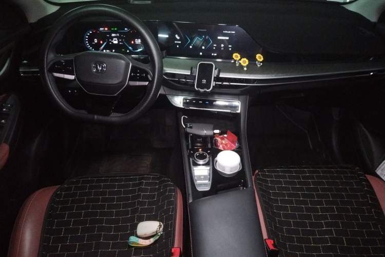 Used CHANGAN Eado 2023 Changan Edition PLUS Blue Whale NE 1.4T GDI DCT Prestige Version Center Console