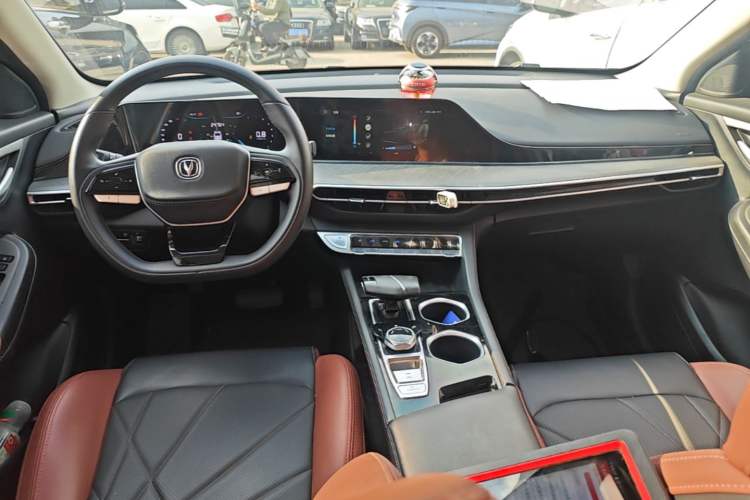Used CHANGAN Eado 2023 Changan Edition PLUS Blue Whale NE 1.4T GDI DCT Prestige Version Center Console