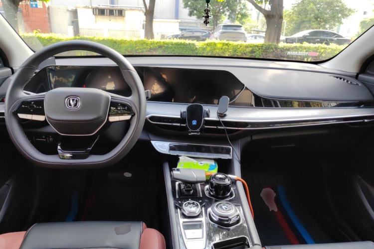 Used CHANGAN Eado 2023 Changan Edition PLUS Blue Whale NE 1.4T GDI DCT Prestige Version Center Console
