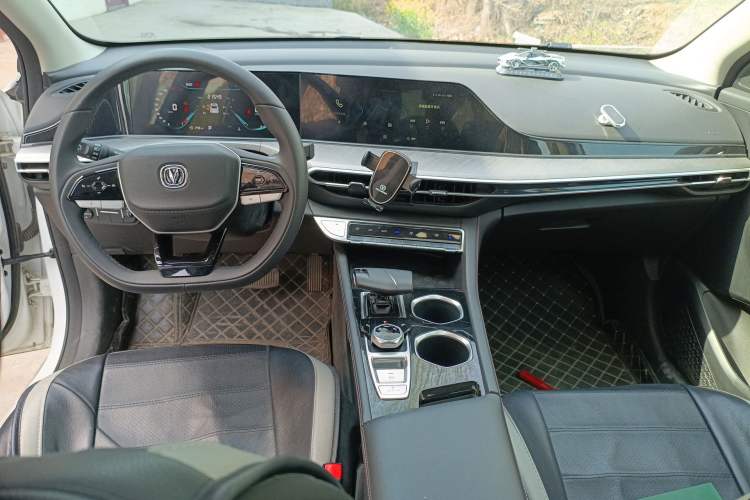 Used CHANGAN Eado 2023 Changan Edition PLUS Blue Whale NE 1.4T GDI DCT Prestige Version Center Console