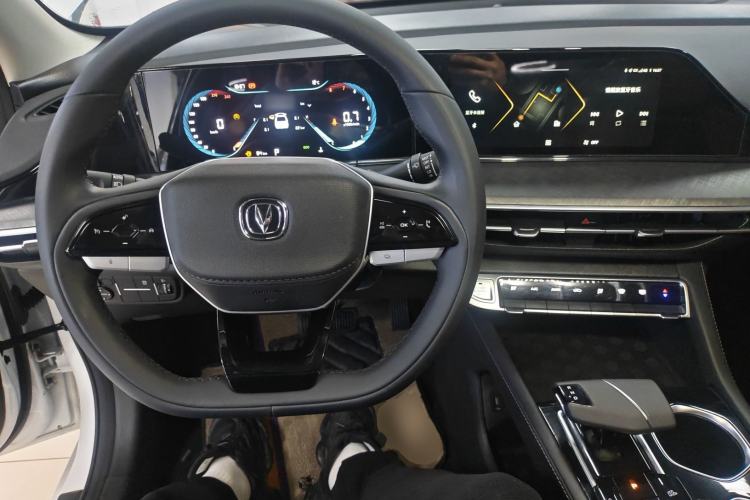 Used CHANGAN Eado 2023 Changan Edition PLUS Blue Whale NE 1.4T GDI DCT Prestige Version Center Console