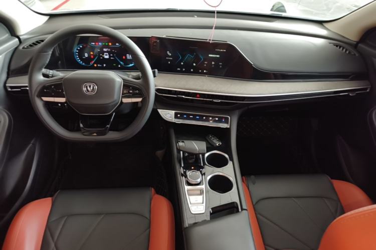 Used CHANGAN Eado 2023 Changan Edition PLUS Blue Whale NE 1.4T GDI DCT Prestige Version Center Console