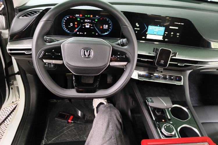 Used CHANGAN Eado 2023 Changan Edition PLUS Blue Whale NE 1.4T GDI DCT Prestige Version Center Console