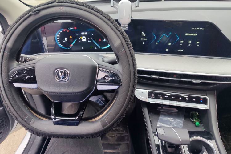 Used CHANGAN Eado 2023 Changan Edition PLUS Blue Whale NE 1.4T GDI DCT Prestige Version Center Console