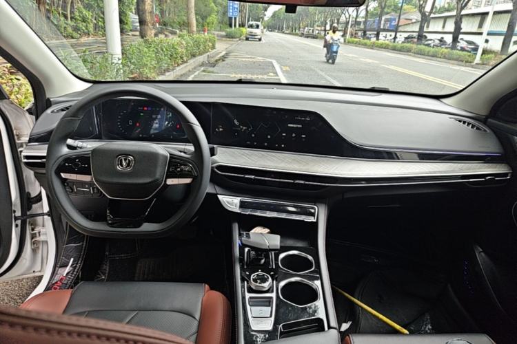 Used CHANGAN Eado 2023 Changan Edition PLUS Blue Whale NE 1.4T GDI DCT Prestige Version Center Console