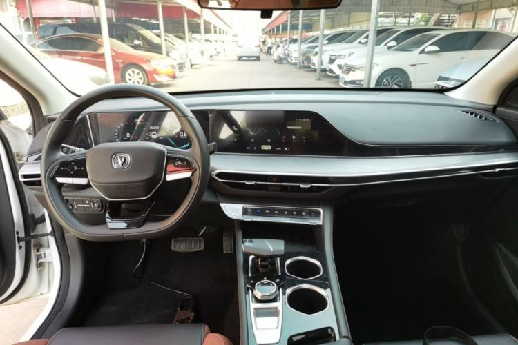 Used CHANGAN Eado 2023 Changan Edition PLUS Blue Whale NE 1.4T GDI DCT Prestige Version Center Console