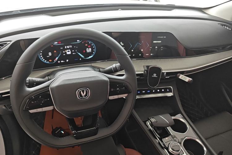 Used CHANGAN Eado 2023 Changan Edition PLUS Blue Whale NE 1.4T GDI DCT Prestige Version Center Console