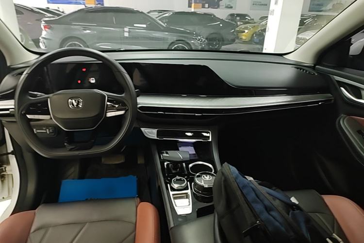 Used CHANGAN Eado 2023 Changan Edition PLUS Blue Whale NE 1.4T GDI DCT Prestige Version Center Console