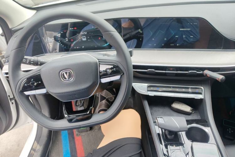 Used CHANGAN Eado 2023 Changan Edition PLUS Blue Whale NE 1.4T GDI DCT Prestige Version Center Console