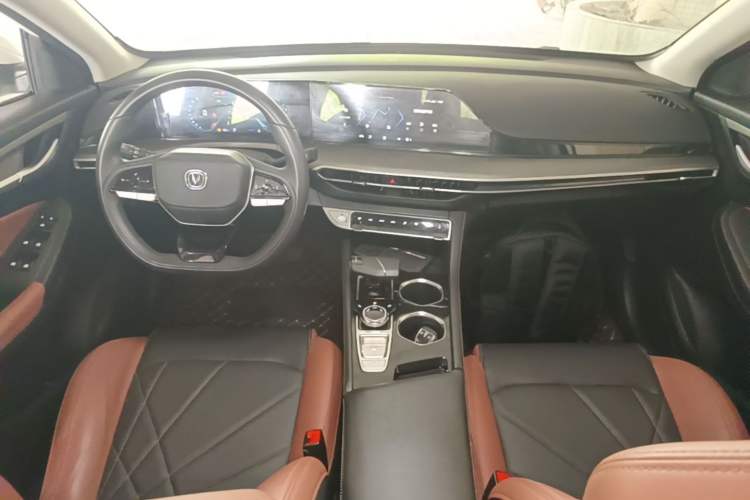 Used CHANGAN Eado 2023 Changan Edition PLUS Blue Whale NE 1.4T GDI DCT Prestige Version Center Console