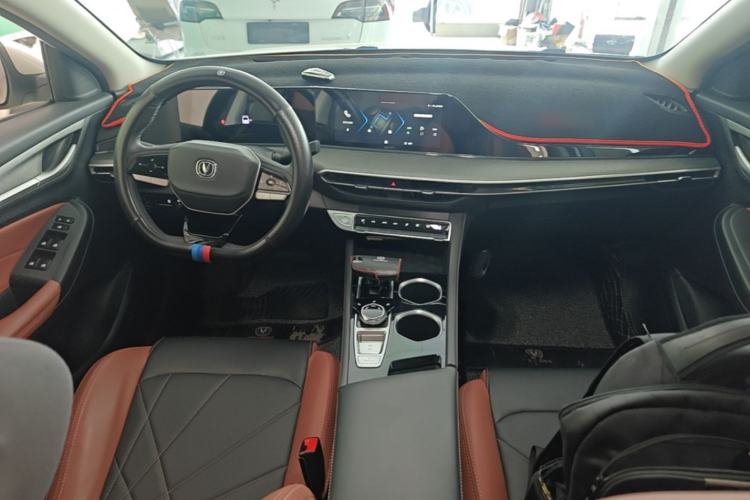 Used CHANGAN Eado 2023 Changan Edition PLUS Blue Whale NE 1.4T GDI DCT Prestige Version Center Console