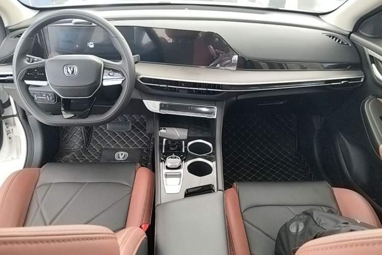 Used CHANGAN Eado 2023 Changan Edition PLUS Blue Whale NE 1.4T GDI DCT Prestige Version Center Console