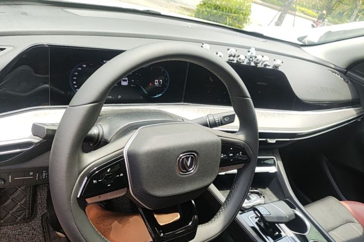 Used CHANGAN Eado 2023 Changan Edition PLUS Blue Whale NE 1.4T GDI DCT Prestige Version Center Console