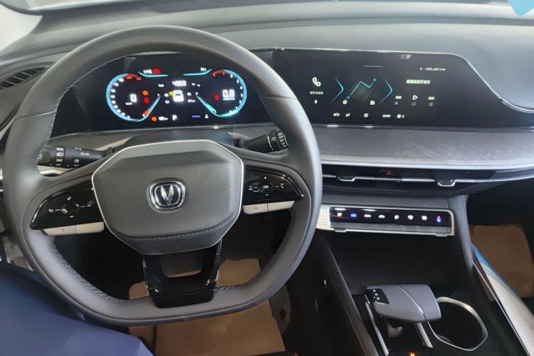 Used CHANGAN Eado 2023 Changan Edition PLUS Blue Whale NE 1.4T GDI DCT Prestige Version Center Console