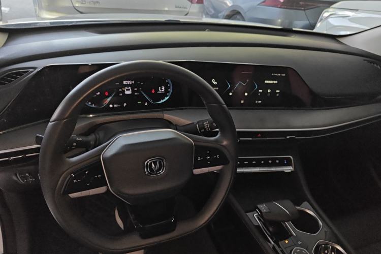 Used CHANGAN Eado 2023 Changan Edition PLUS Blue Whale NE 1.4T GDI DCT Prestige Version Center Console