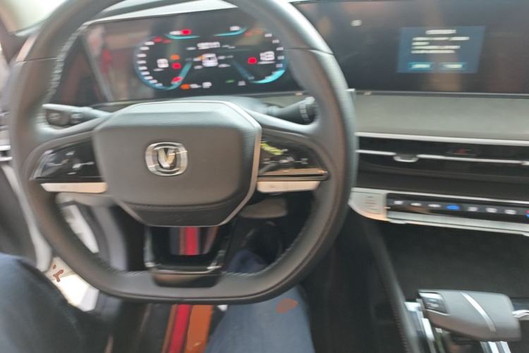 Used CHANGAN Eado 2023 Changan Edition PLUS Blue Whale NE 1.4T GDI DCT Prestige Version Center Console