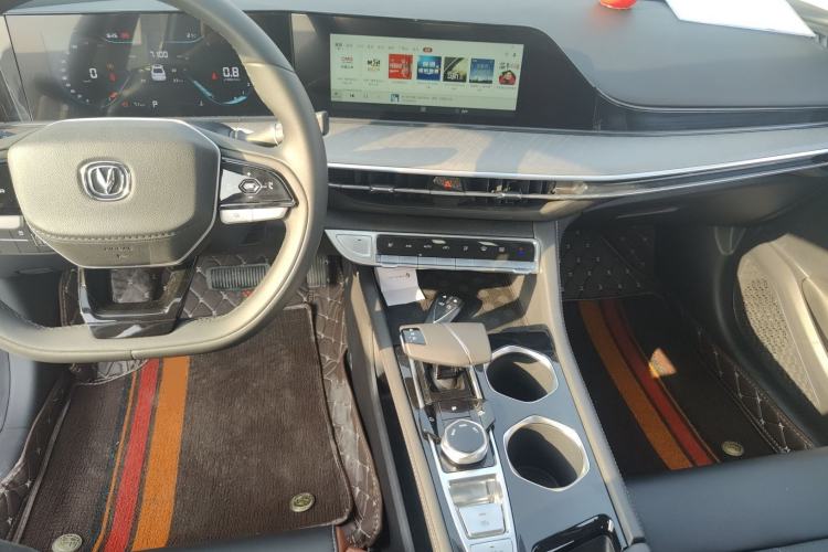 Used CHANGAN Eado 2023 Changan Edition PLUS Blue Whale NE 1.4T GDI DCT Prestige Version Center Console