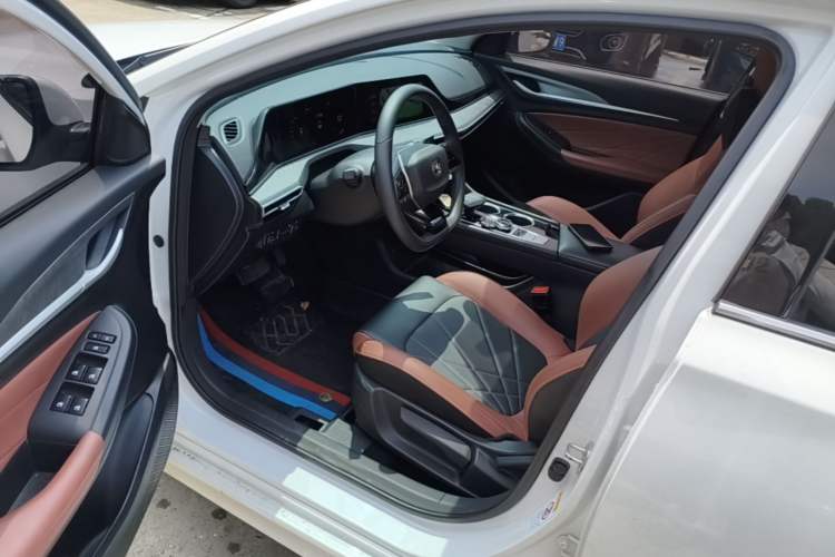 Used CHANGAN Eado 2023 Changan Edition PLUS Blue Whale NE 1.4T GDI DCT Prestige Version Driver Seat