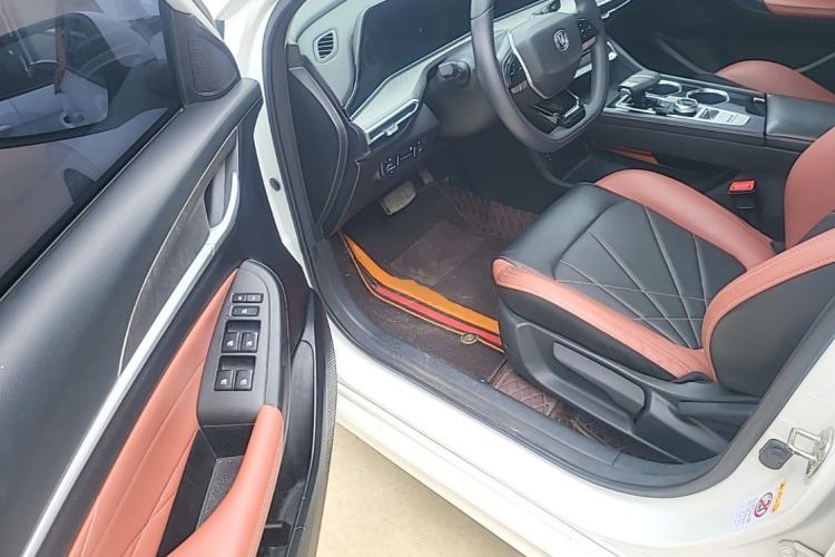 Used CHANGAN Eado 2023 Changan Edition PLUS Blue Whale NE 1.4T GDI DCT Prestige Version Driver Seat