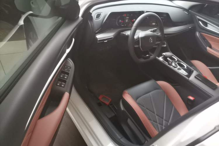 Used CHANGAN Eado 2023 Changan Edition PLUS Blue Whale NE 1.4T GDI DCT Prestige Version Driver Seat