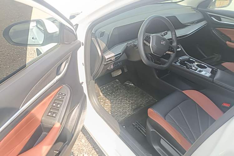 Used CHANGAN Eado 2023 Changan Edition PLUS Blue Whale NE 1.4T GDI DCT Prestige Version Driver Seat