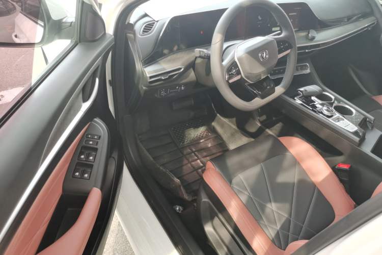Used CHANGAN Eado 2023 Changan Edition PLUS Blue Whale NE 1.4T GDI DCT Prestige Version Driver Seat