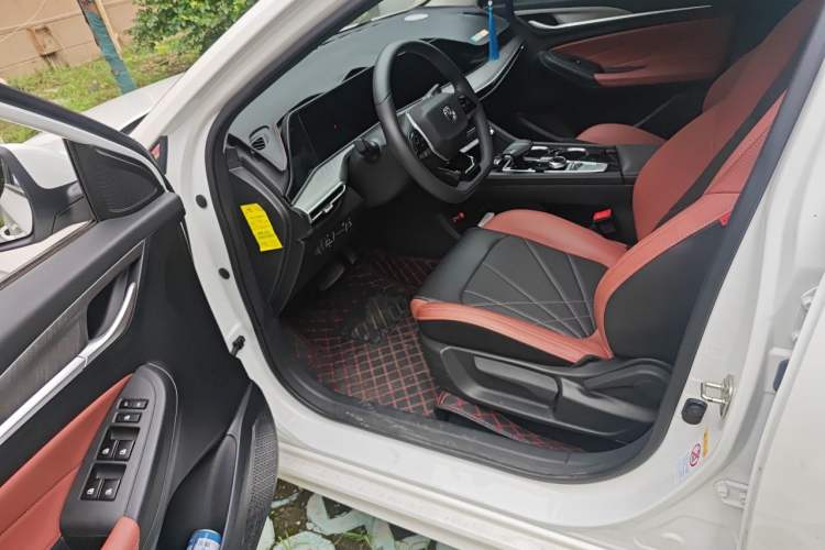 Used CHANGAN Eado 2023 Changan Edition PLUS Blue Whale NE 1.4T GDI DCT Prestige Version Driver Seat