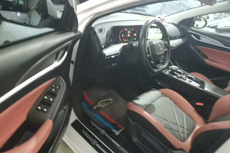 Used CHANGAN Eado 2023 Changan Edition PLUS Blue Whale NE 1.4T GDI DCT Prestige Version Driver Seat