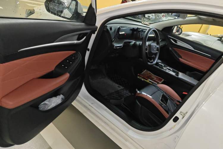 Used CHANGAN Eado 2023 Changan Edition PLUS Blue Whale NE 1.4T GDI DCT Prestige Version Driver Seat