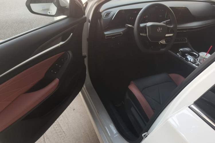 Used CHANGAN Eado 2023 Changan Edition PLUS Blue Whale NE 1.4T GDI DCT Prestige Version Driver Seat