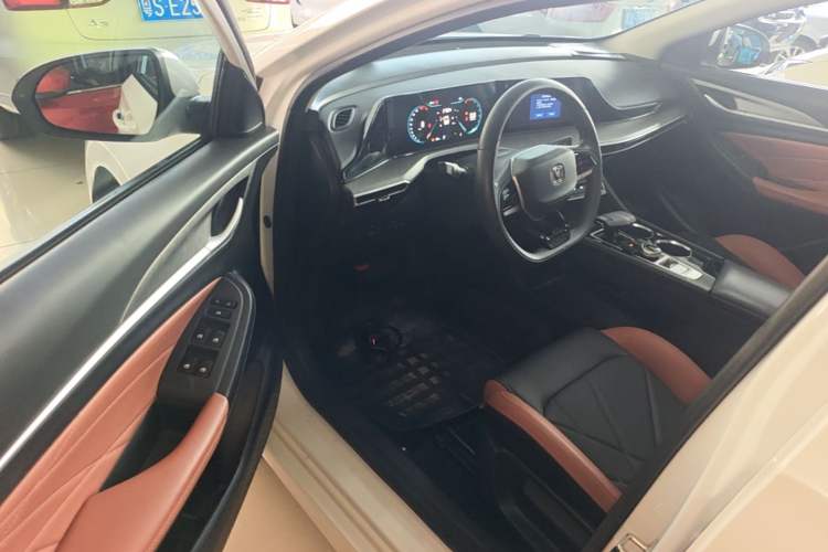 Used CHANGAN Eado 2023 Changan Edition PLUS Blue Whale NE 1.4T GDI DCT Prestige Version Driver Seat