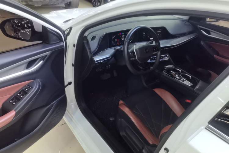 Used CHANGAN Eado 2023 Changan Edition PLUS Blue Whale NE 1.4T GDI DCT Prestige Version Driver Seat