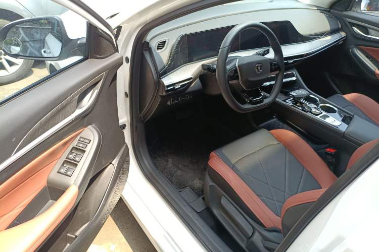 Used CHANGAN Eado 2023 Changan Edition PLUS Blue Whale NE 1.4T GDI DCT Prestige Version Driver Seat