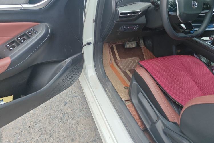 Used CHANGAN Eado 2023 Changan Edition PLUS Blue Whale NE 1.4T GDI DCT Prestige Version Driver Seat