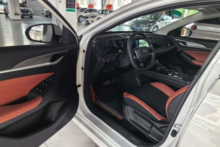 Used CHANGAN Eado 2023 Changan Edition PLUS Blue Whale NE 1.4T GDI DCT Prestige Version Driver Seat