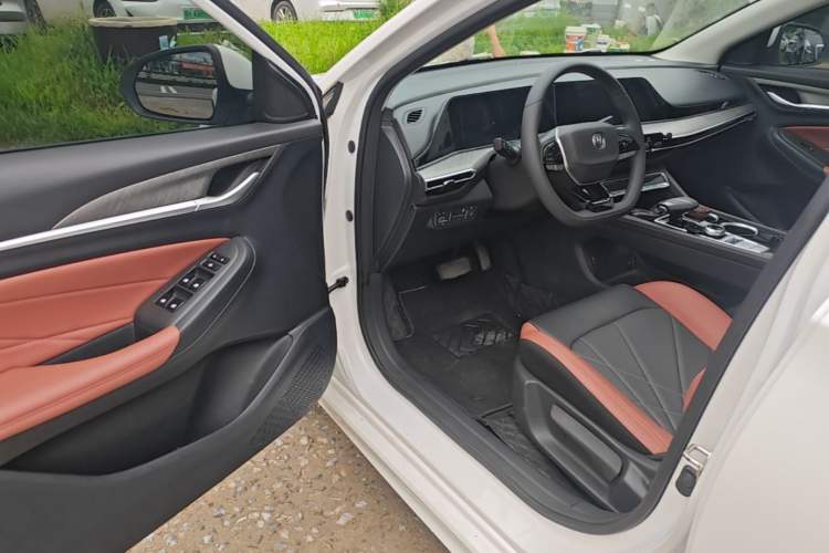 Used CHANGAN Eado 2023 Changan Edition PLUS Blue Whale NE 1.4T GDI DCT Prestige Version Driver Seat