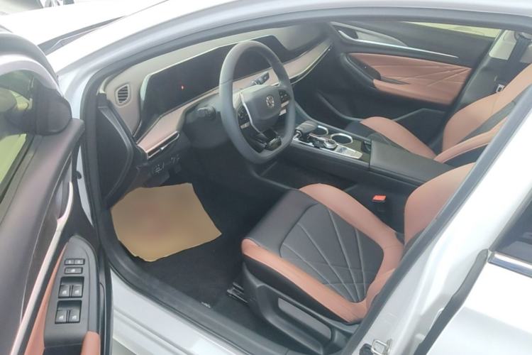 Used CHANGAN Eado 2023 Changan Edition PLUS Blue Whale NE 1.4T GDI DCT Prestige Version Driver Seat