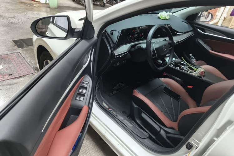 Used CHANGAN Eado 2023 Changan Edition PLUS Blue Whale NE 1.4T GDI DCT Prestige Version Driver Seat