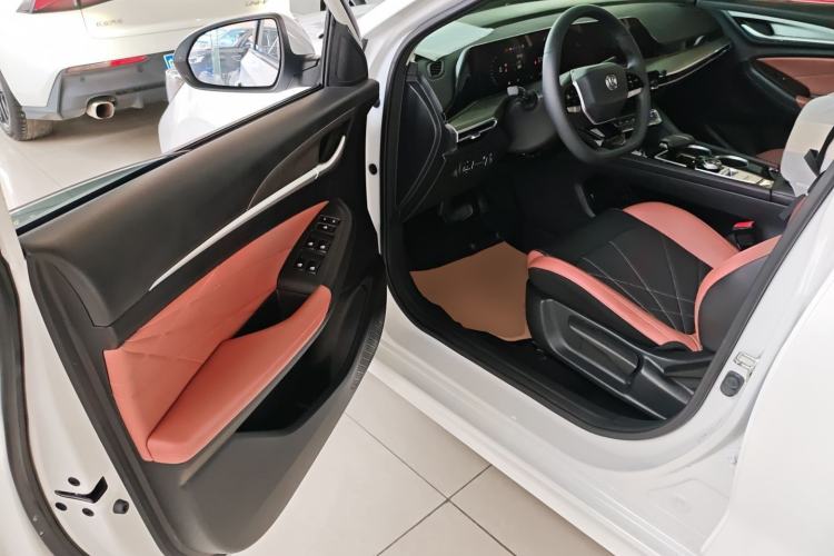 Used CHANGAN Eado 2023 Changan Edition PLUS Blue Whale NE 1.4T GDI DCT Prestige Version Driver Seat