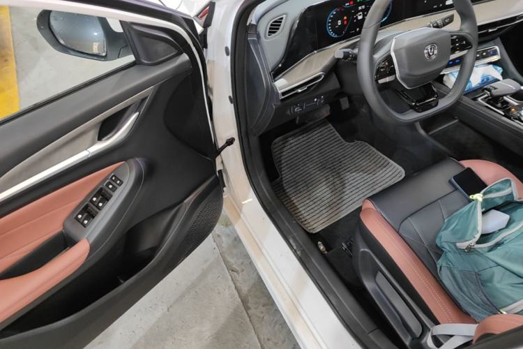 Used CHANGAN Eado 2023 Changan Edition PLUS Blue Whale NE 1.4T GDI DCT Prestige Version Driver Seat