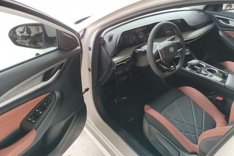 Used CHANGAN Eado 2023 Changan Edition PLUS Blue Whale NE 1.4T GDI DCT Prestige Version Driver Seat