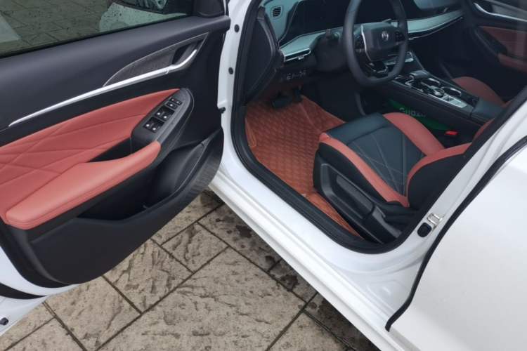 Used CHANGAN Eado 2023 Changan Edition PLUS Blue Whale NE 1.4T GDI DCT Prestige Version Driver Seat