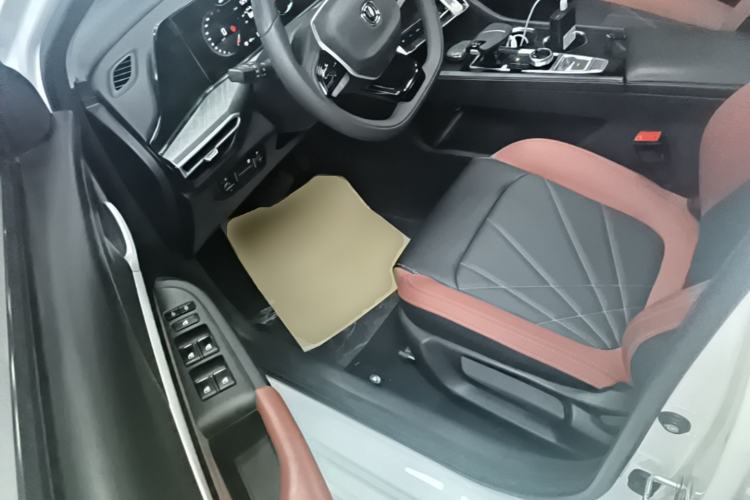 Used CHANGAN Eado 2023 Changan Edition PLUS Blue Whale NE 1.4T GDI DCT Prestige Version Driver Seat