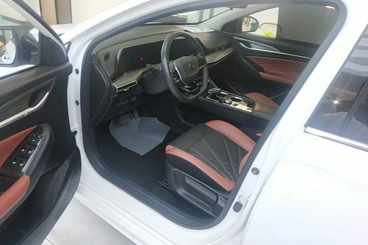 Used CHANGAN Eado 2023 Changan Edition PLUS Blue Whale NE 1.4T GDI DCT Prestige Version Driver Seat