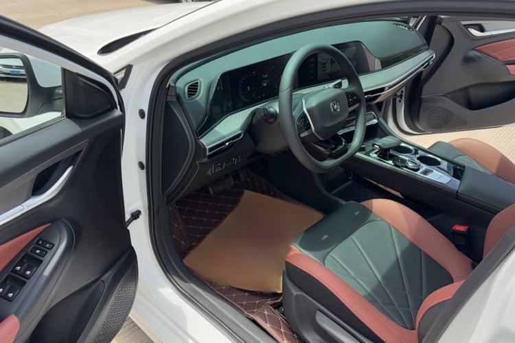 Used CHANGAN Eado 2023 Changan Edition PLUS Blue Whale NE 1.4T GDI DCT Prestige Version Driver Seat